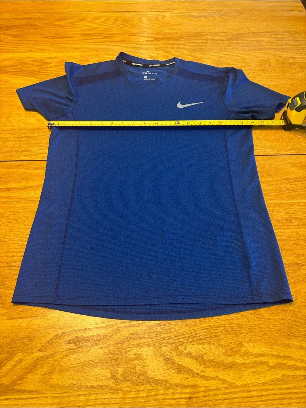 Nike Men’s Black & Gray Diagonal-Stripe Quarter-Zip + Blue & Light Gray Nike Top